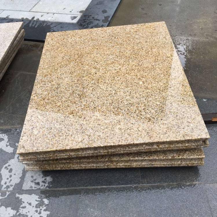 Gule granittfliser