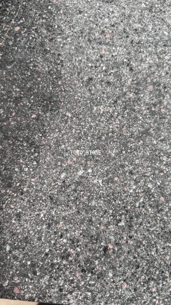 Green Porphyry Flamed Tile