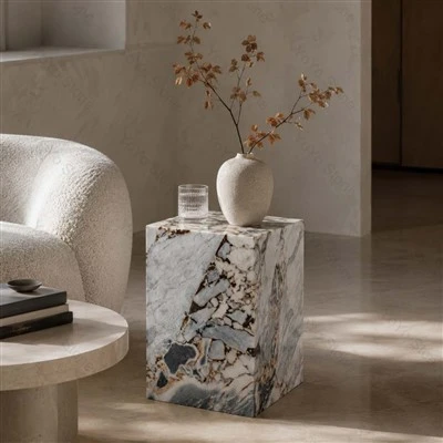 Sidebord i Calacatta marmor